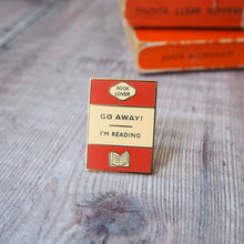 Cargar imagen en el visor de la galería, 'Go Away I'm Reading' Book Lover Enamel Pin Badge The Book Nook
