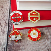 Cargar imagen en el visor de la galería, Nolite Te Bastardes Handmaid's Tale Pin Badge - Dystopian The Book Nook